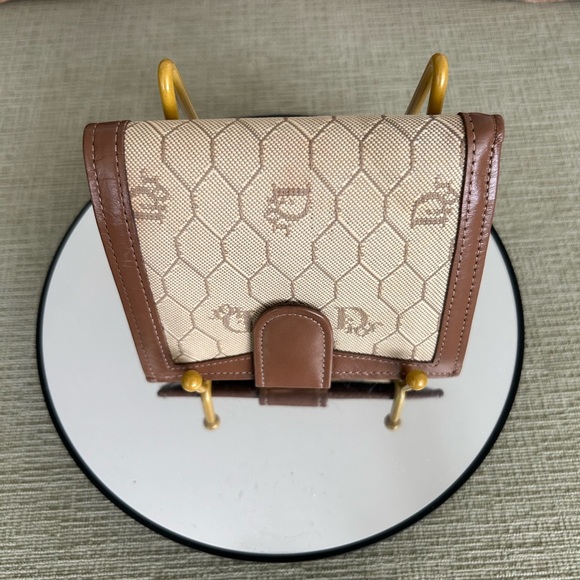 DIOR AUTHENTIC HONEY COMB KISS LOCK TROTTER WALLET - Picture 4 of 11